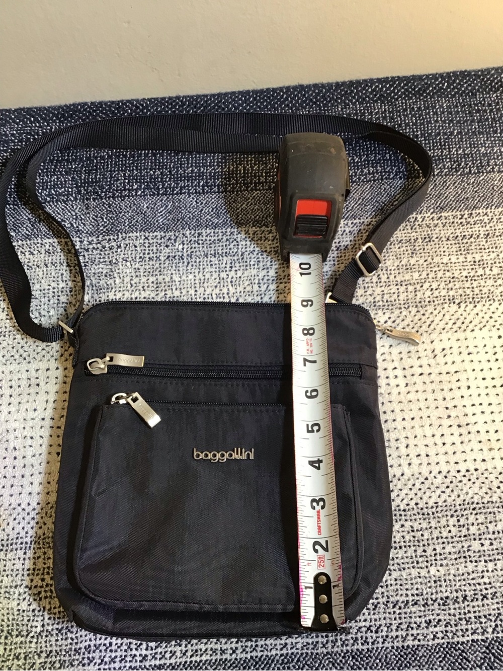 Baggallini Black Compact Crossbody Messenger Bag